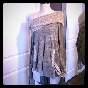 Saks Fifth Avenue Gray cowl w/pouch pocket Sz L